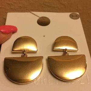 Cute gold color earrings.